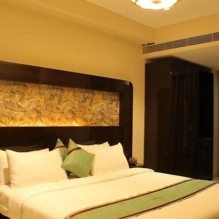 Zip By Spree Hotels Σουράτ Εξωτερικό φωτογραφία