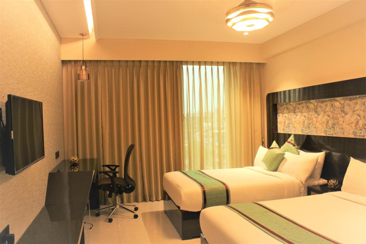 Zip By Spree Hotels Σουράτ Εξωτερικό φωτογραφία