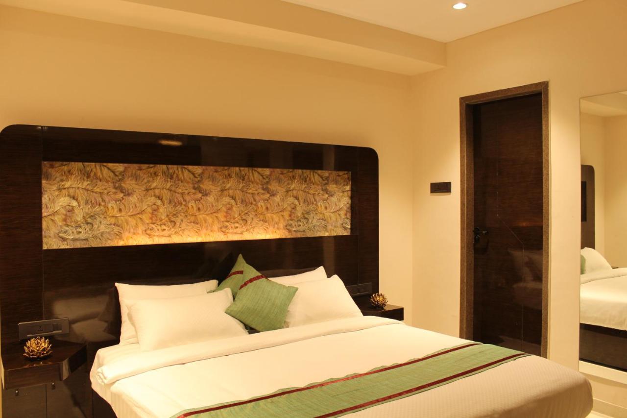 Zip By Spree Hotels Σουράτ Εξωτερικό φωτογραφία