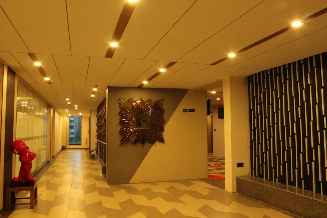 Zip By Spree Hotels Σουράτ Εξωτερικό φωτογραφία