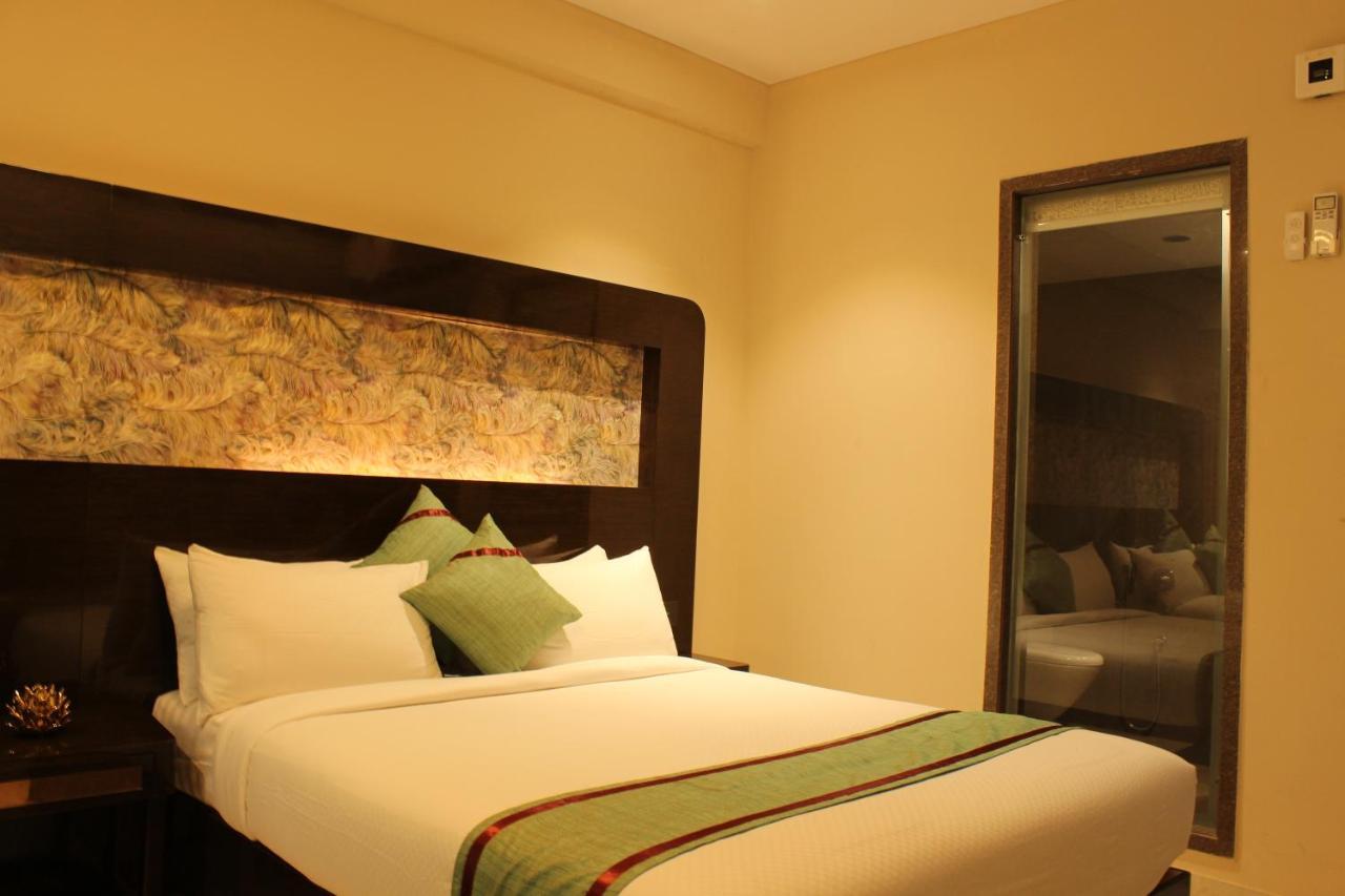 Zip By Spree Hotels Σουράτ Εξωτερικό φωτογραφία