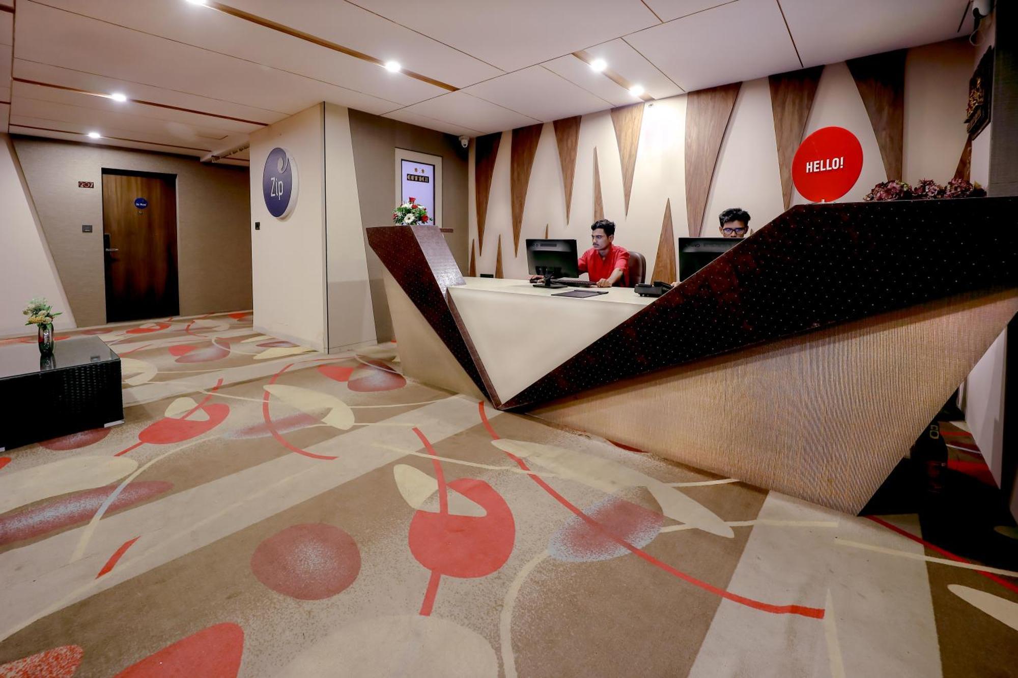 Zip By Spree Hotels Σουράτ Εξωτερικό φωτογραφία