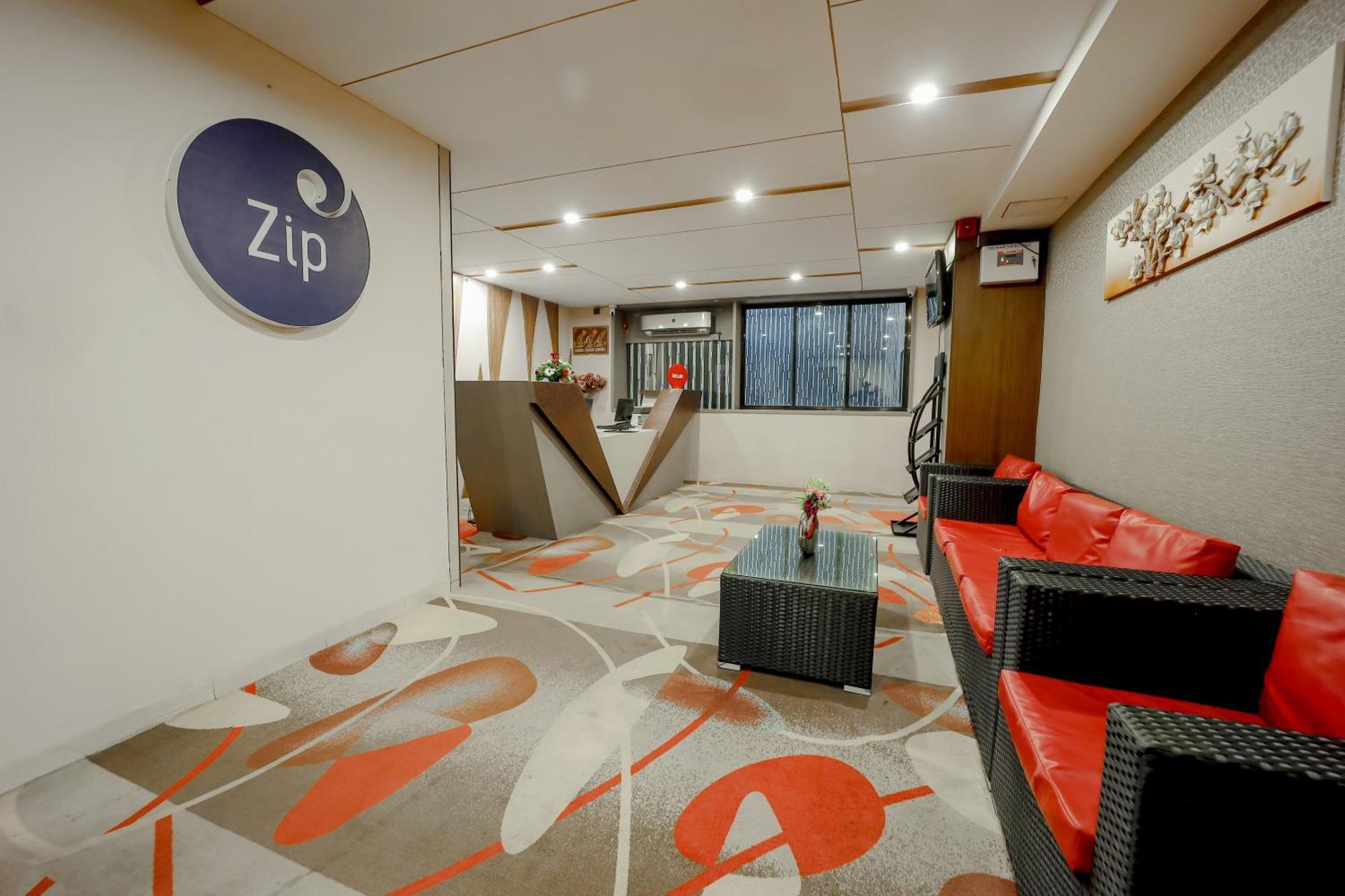 Zip By Spree Hotels Σουράτ Εξωτερικό φωτογραφία