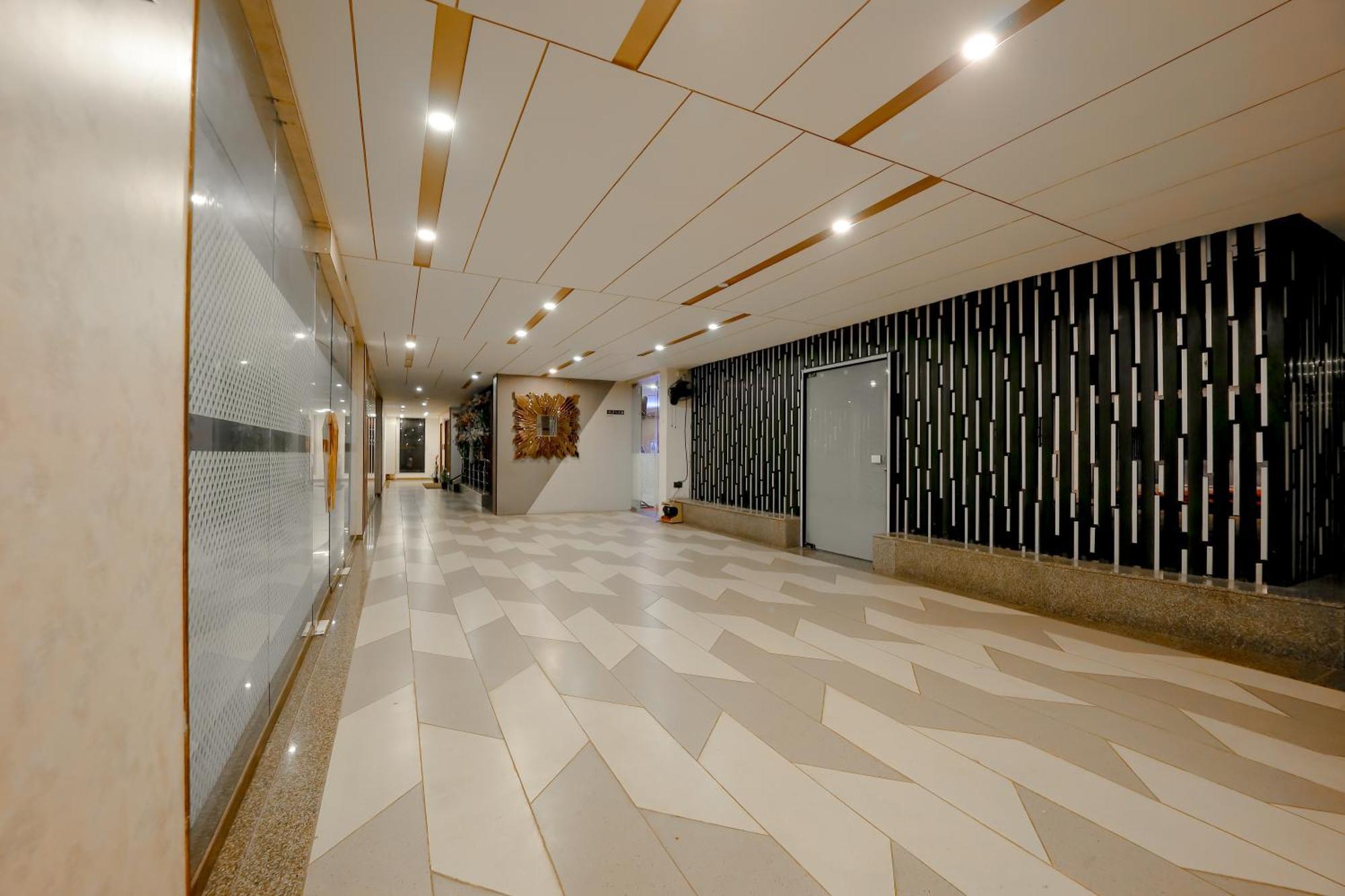 Zip By Spree Hotels Σουράτ Εξωτερικό φωτογραφία