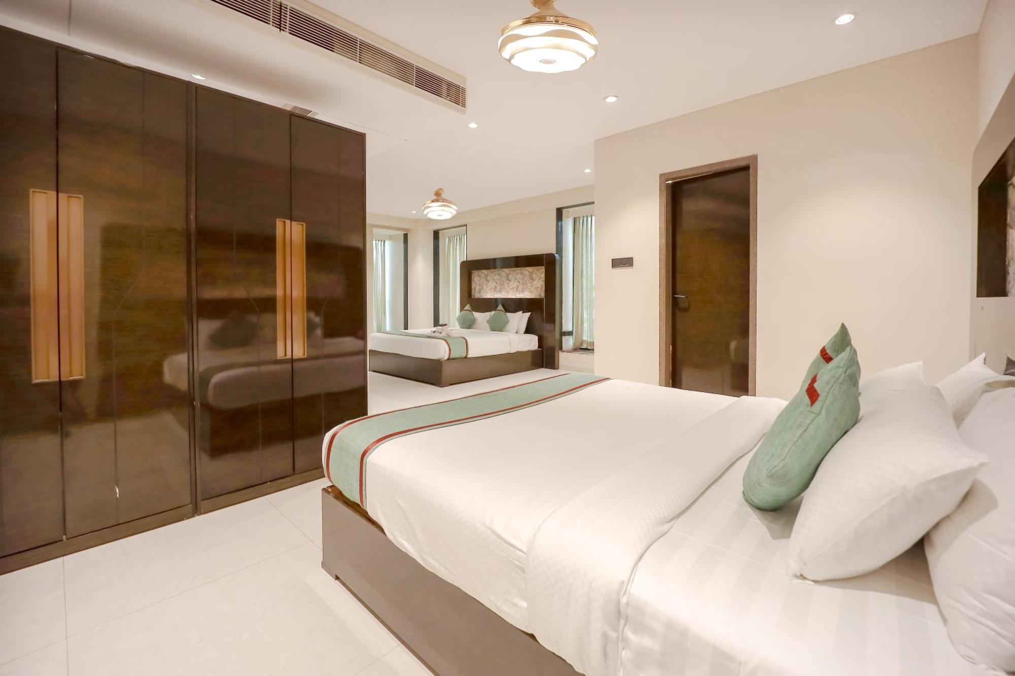 Zip By Spree Hotels Σουράτ Εξωτερικό φωτογραφία