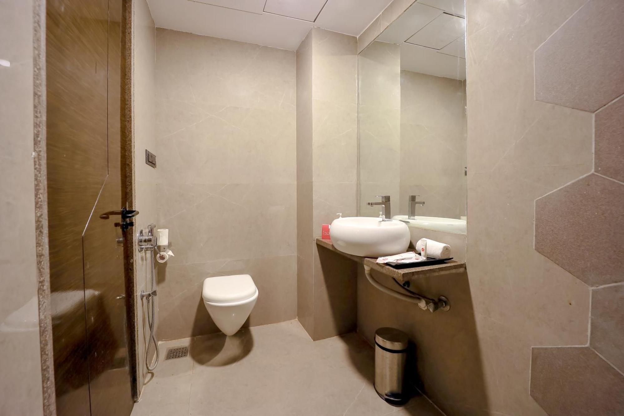 Zip By Spree Hotels Σουράτ Εξωτερικό φωτογραφία