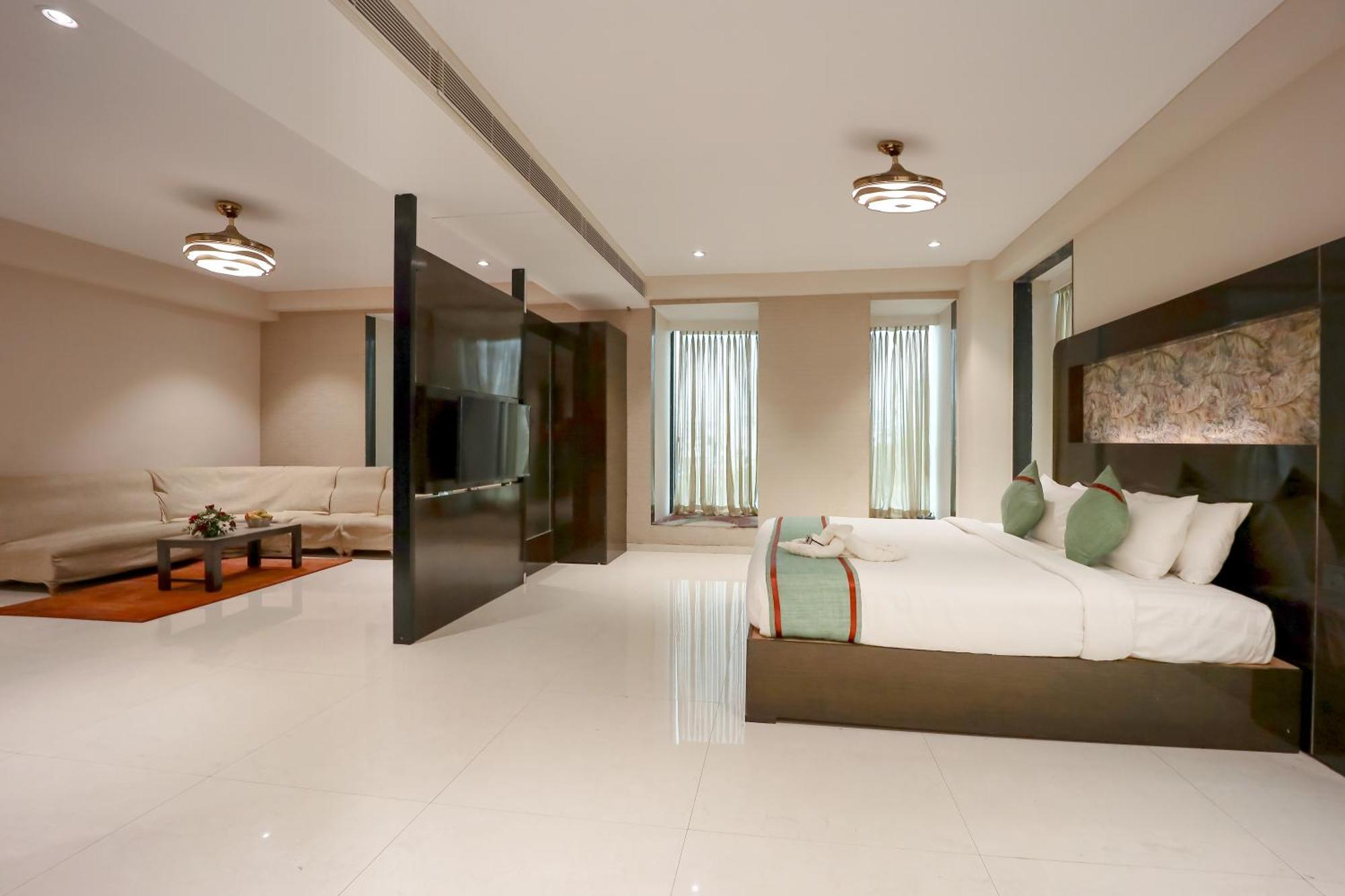 Zip By Spree Hotels Σουράτ Εξωτερικό φωτογραφία