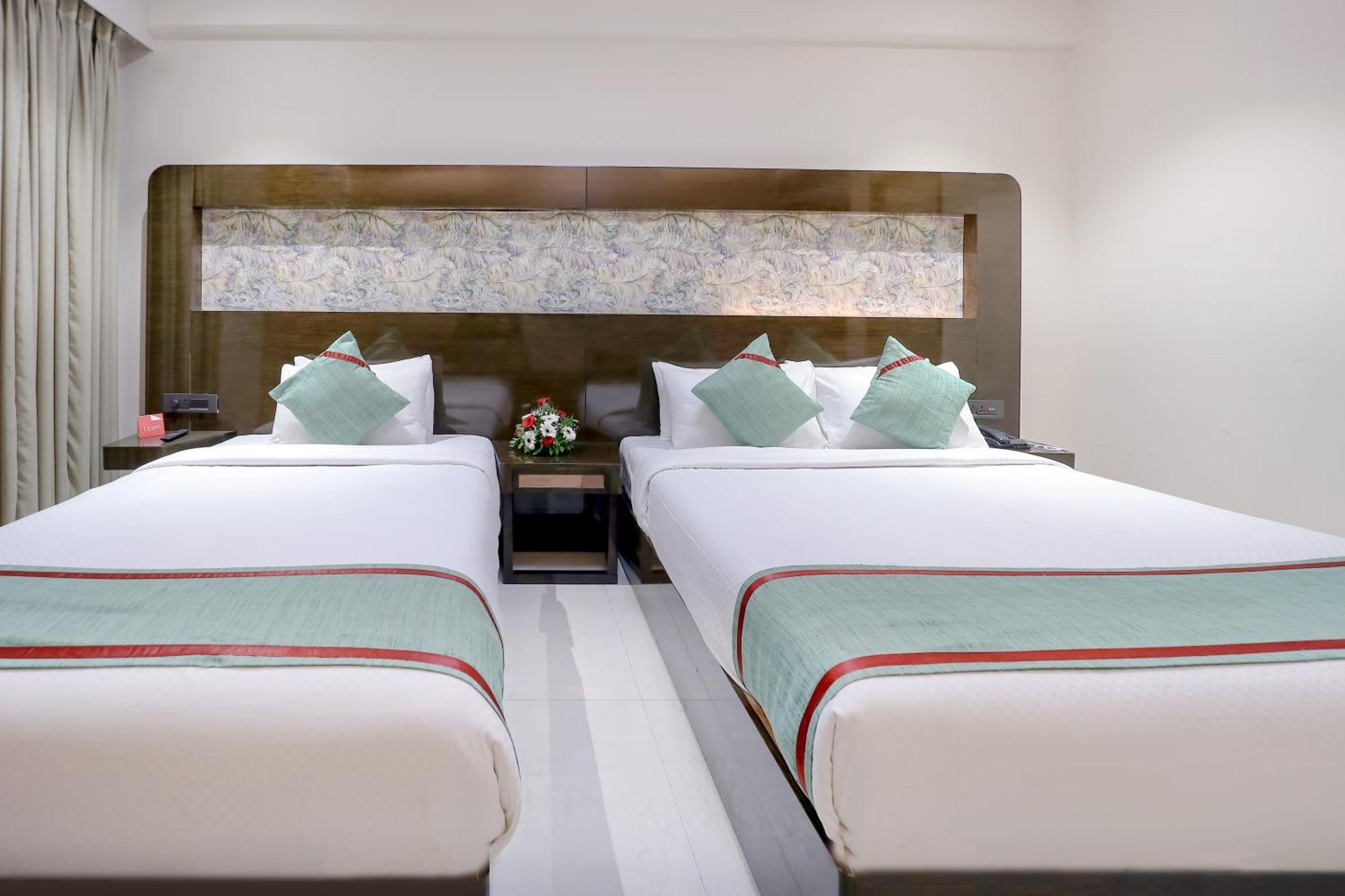 Zip By Spree Hotels Σουράτ Εξωτερικό φωτογραφία