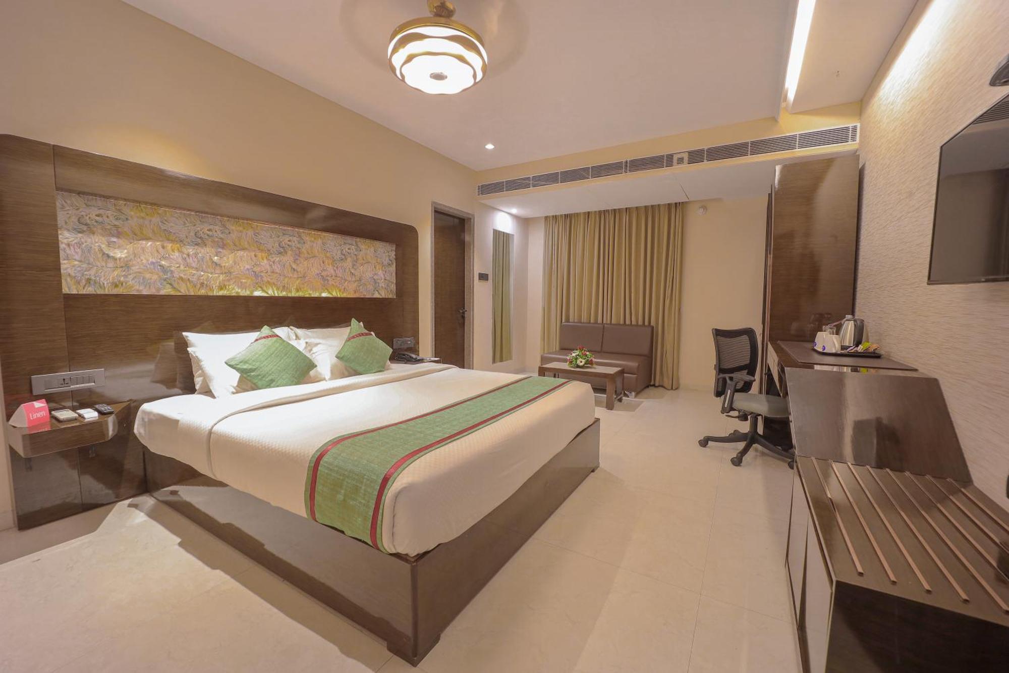 Zip By Spree Hotels Σουράτ Εξωτερικό φωτογραφία