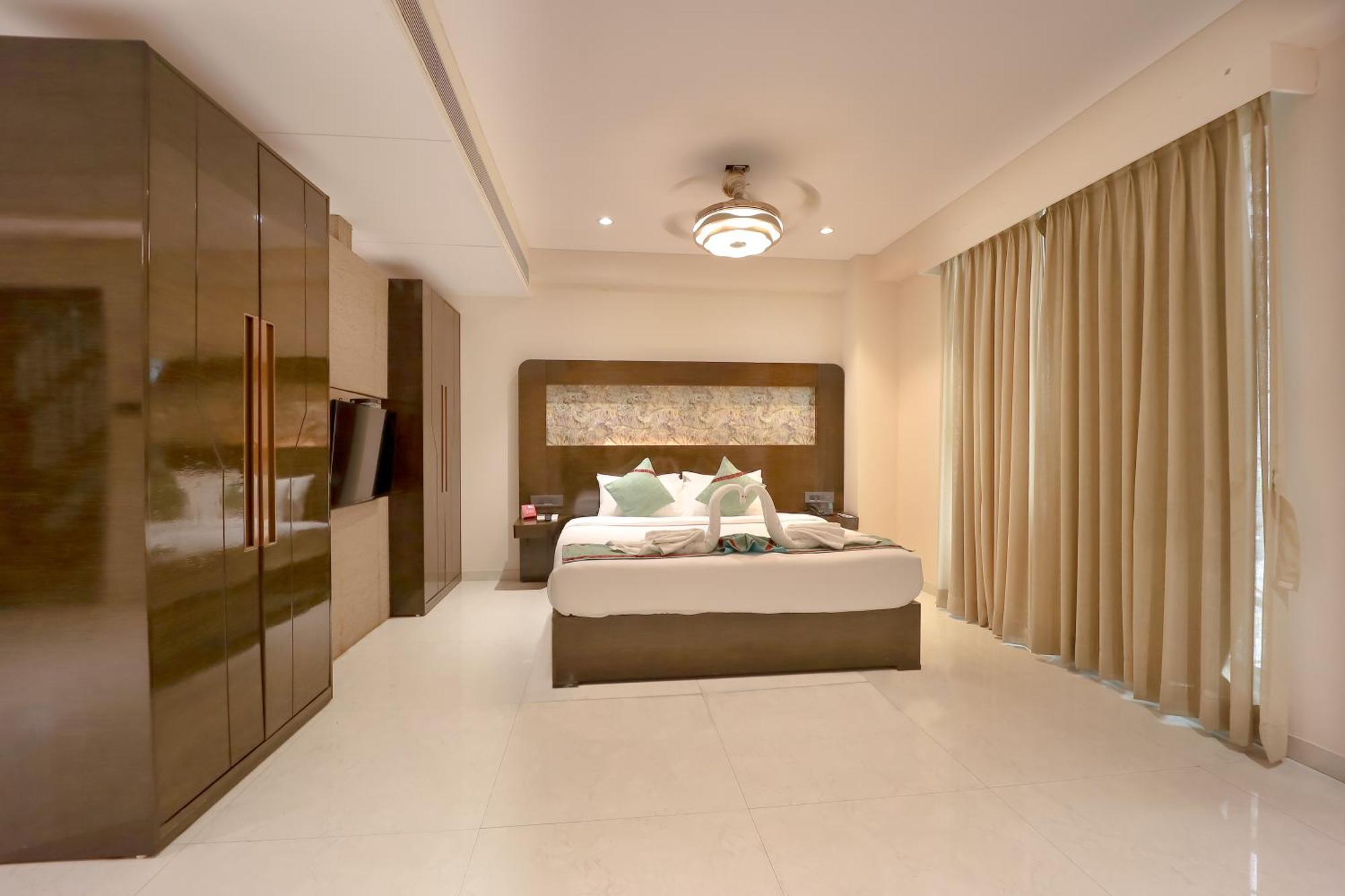 Zip By Spree Hotels Σουράτ Εξωτερικό φωτογραφία