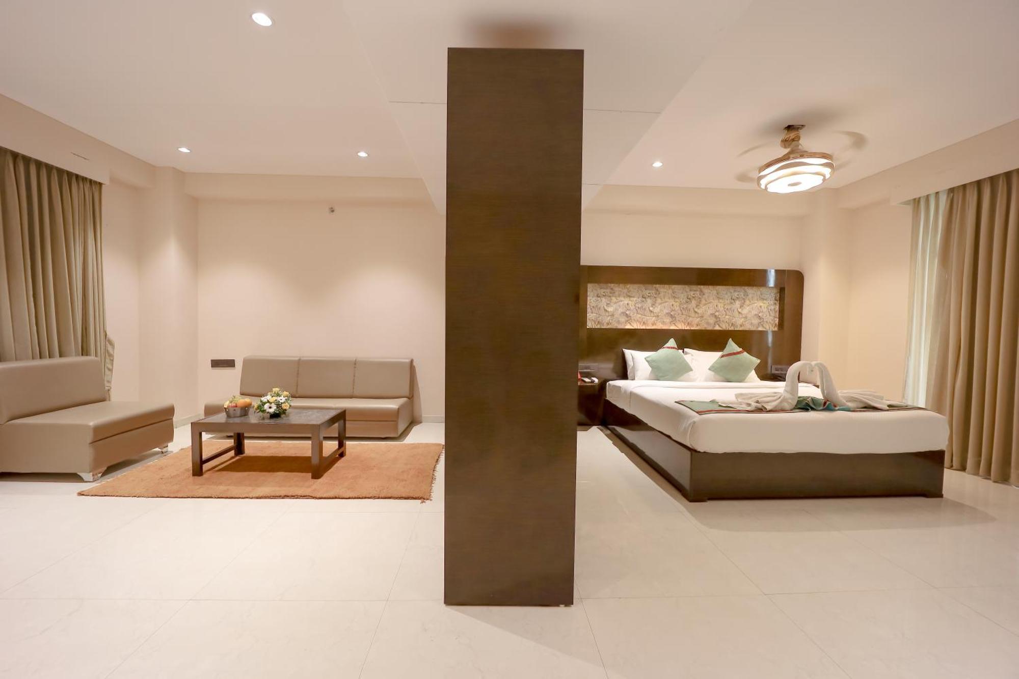 Zip By Spree Hotels Σουράτ Εξωτερικό φωτογραφία