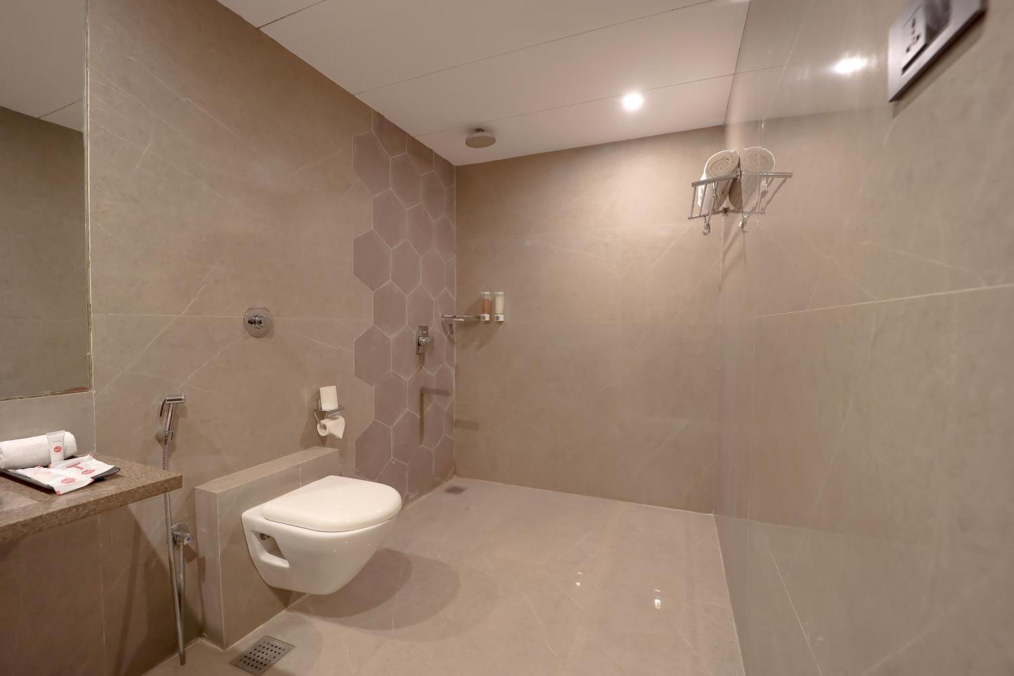 Zip By Spree Hotels Σουράτ Εξωτερικό φωτογραφία