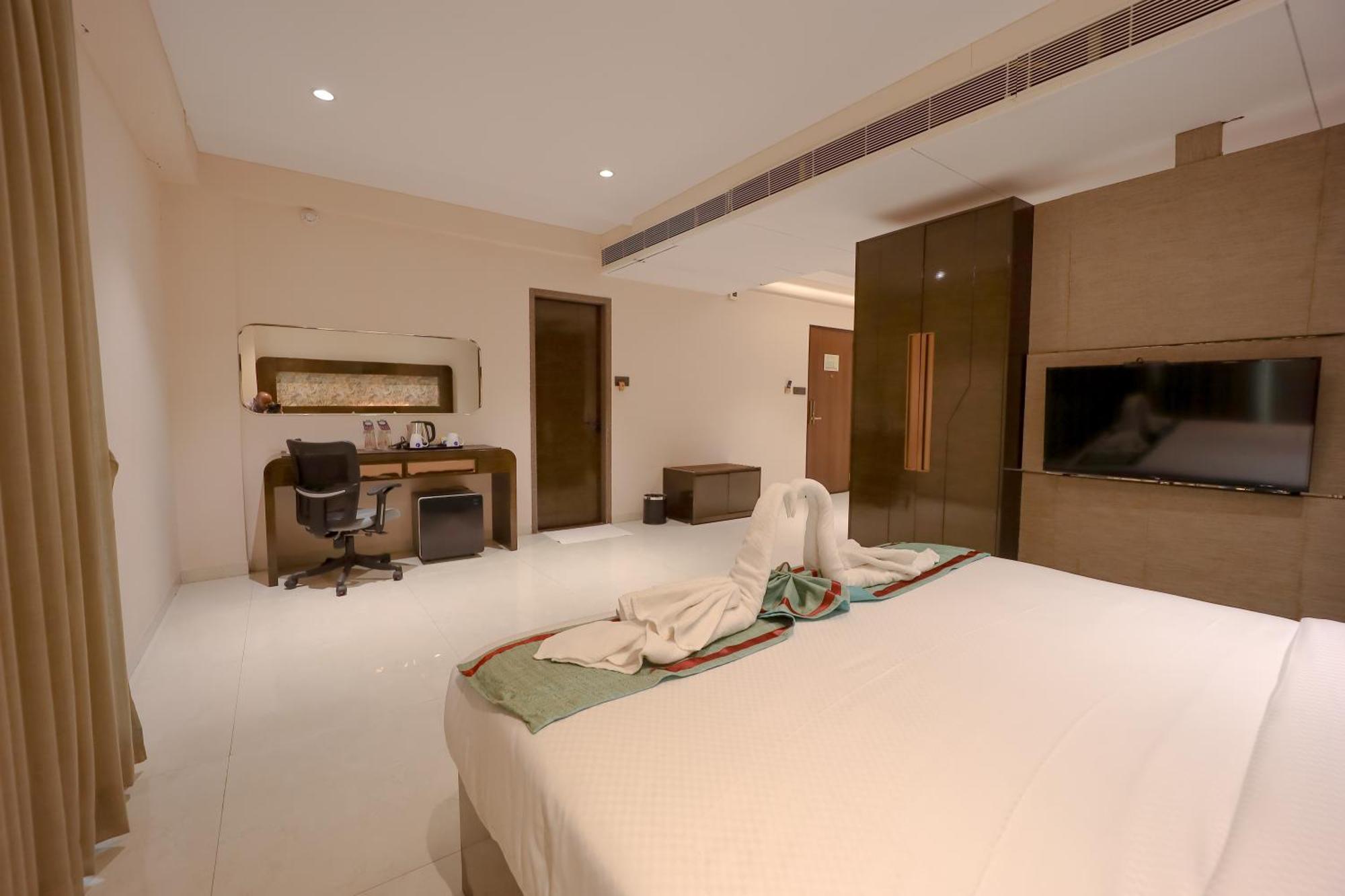 Zip By Spree Hotels Σουράτ Εξωτερικό φωτογραφία